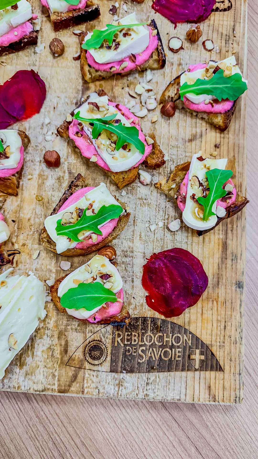 Toasts de Reblochon à la crème de betterave - Reblochon